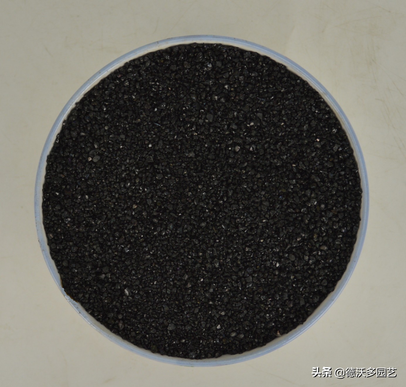 鹅卵石铺面石和麦饭石哪个好,硅藻土和麦饭石哪个铺面好