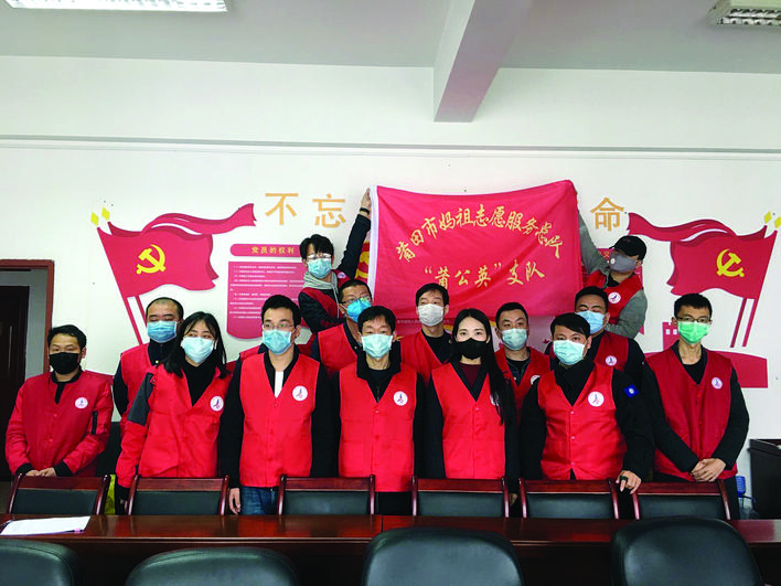 集结志愿,一抹志愿红温暖居民心