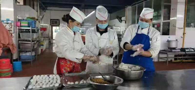 “甜”入人心！隔离疫情不隔离爱，滞留在广西的武汉人这样过元宵节