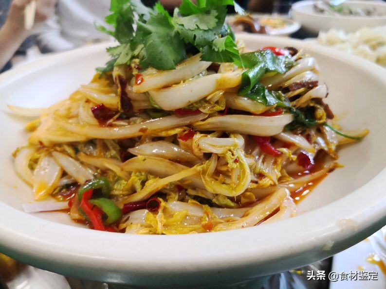 辽宁中医药大学附近隐匿一家清真饭店，小店不大味道可圈可点