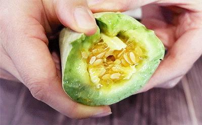 这瓜一肚子蜜汁，掰开就漏！闻着香、咬着脆、一口下去甜到醉