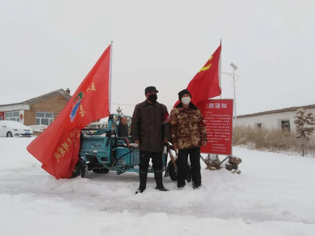 抗击疫情农村党旗红,党旗飘扬战疫情