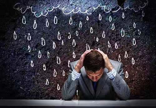 下岗女工逆袭成百亿富豪，十年不与父亲往来，6千元买秘方创奇迹