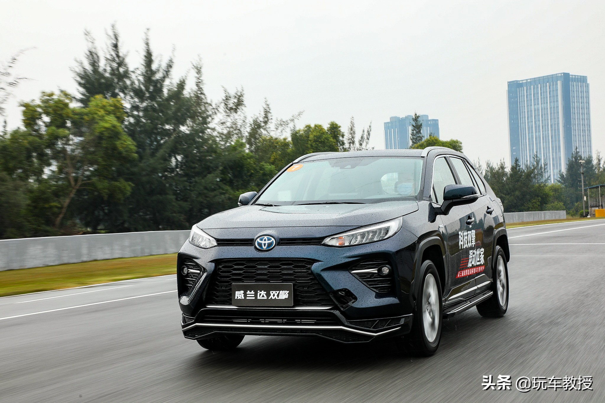 丰田的2.4t混动省油吗,丰田rav4荣放2.5混动版真实油耗