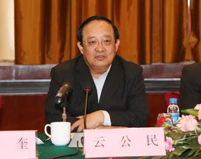 敛财破纪录！自称“桃花源中人”的71岁“老虎”落马后首亮相