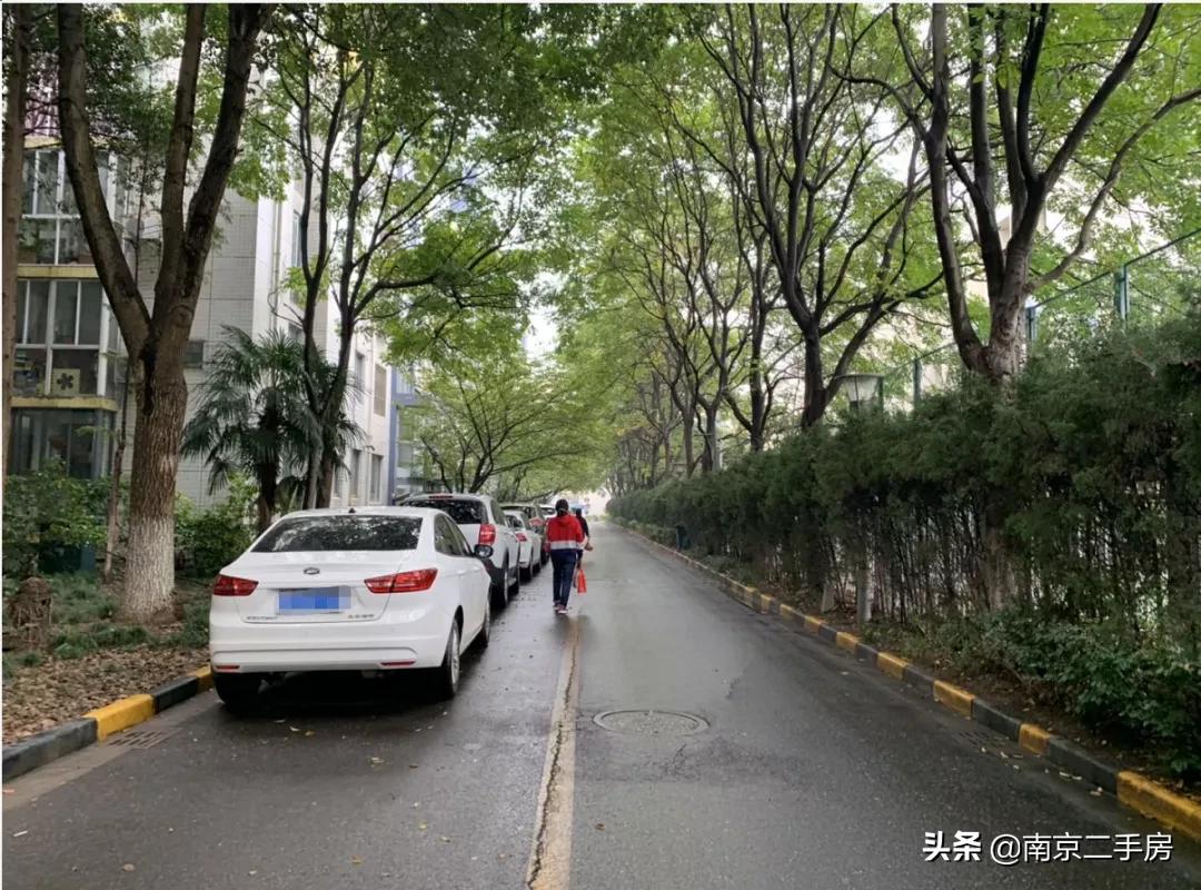 高端小区房价虚高能买吗,房价低又宜居的房子你敢相信吗