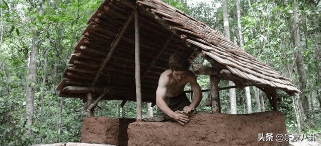 澳洲小哥野外生存造水池,澳洲小哥野外生存建房子