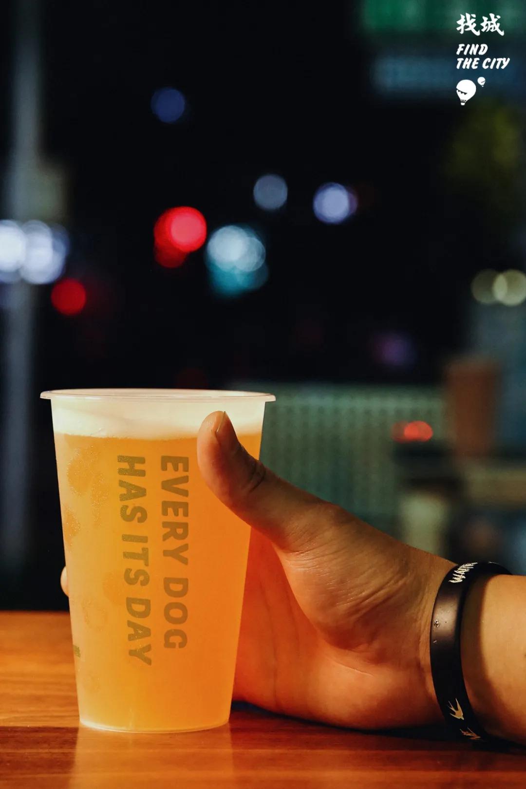 在这家打酒站，我喝到了最放松的一杯精酿