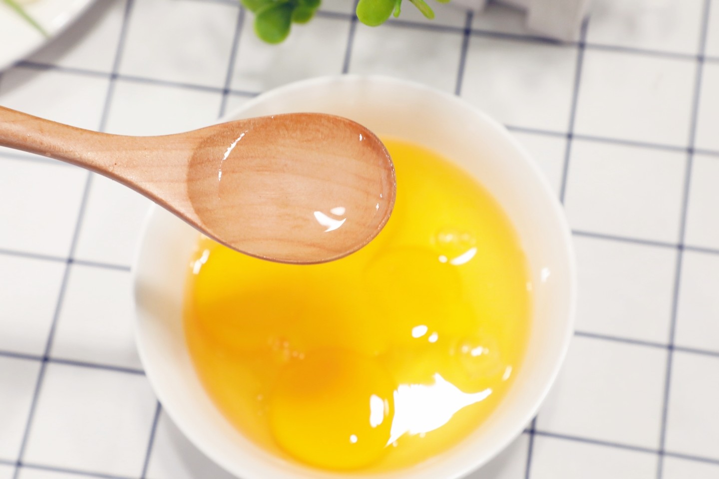 西红柿炒鸡蛋为什么会炒糊了,西红柿炒鸡蛋发酸怎么回事