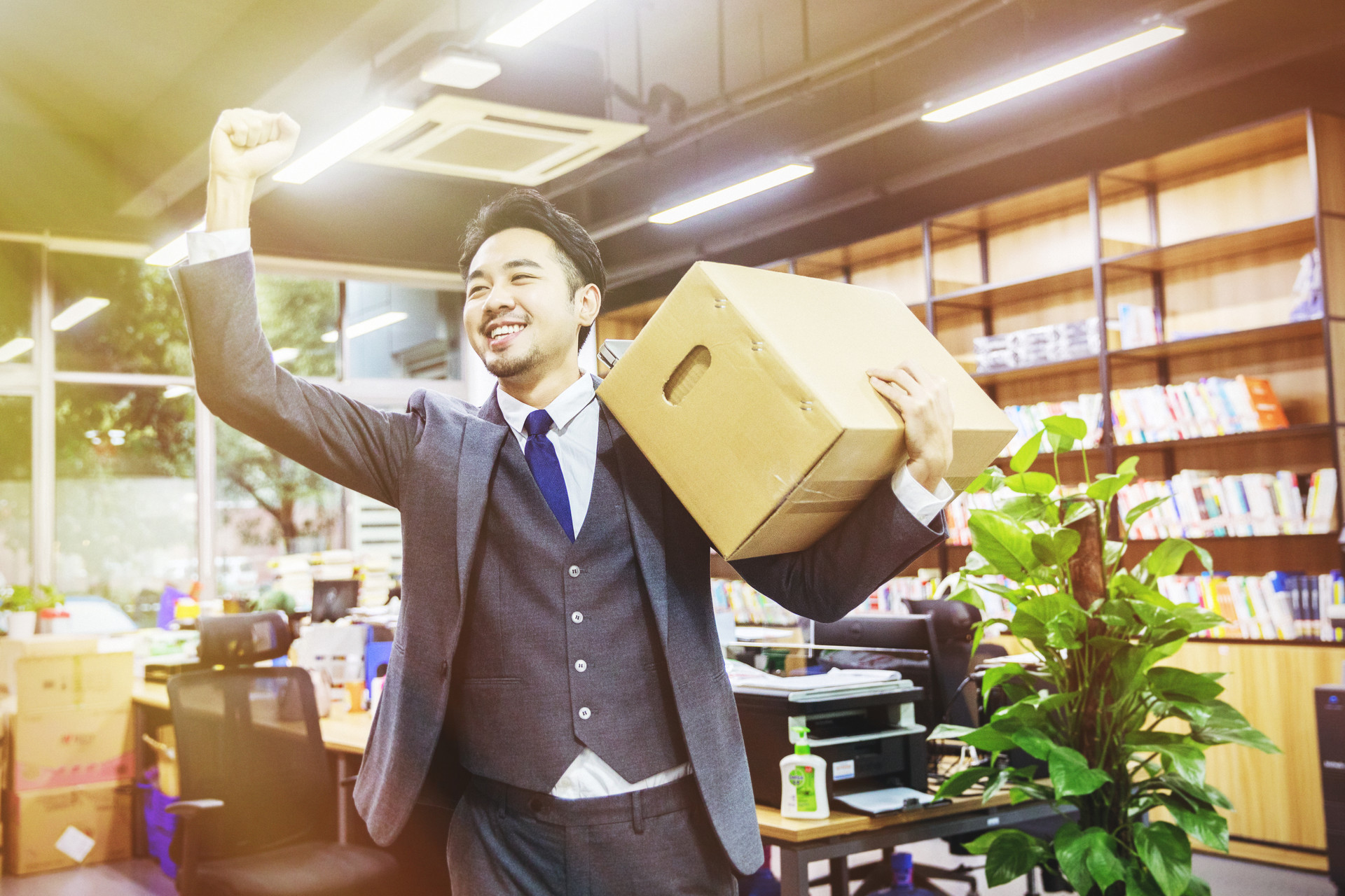 离职先跟领导说话还是先找辞职信,辞职先找领导说还是直接发辞职信