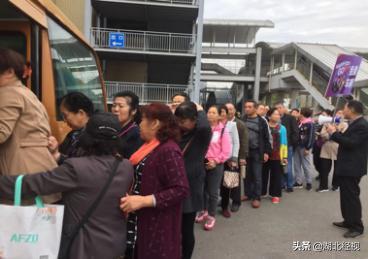 武汉千人狂欢派对,武汉人的狂欢