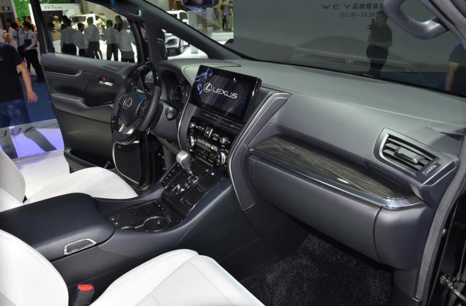 霸气的外观，丰富的配置，雷克萨斯LM官方售价为116.6万起