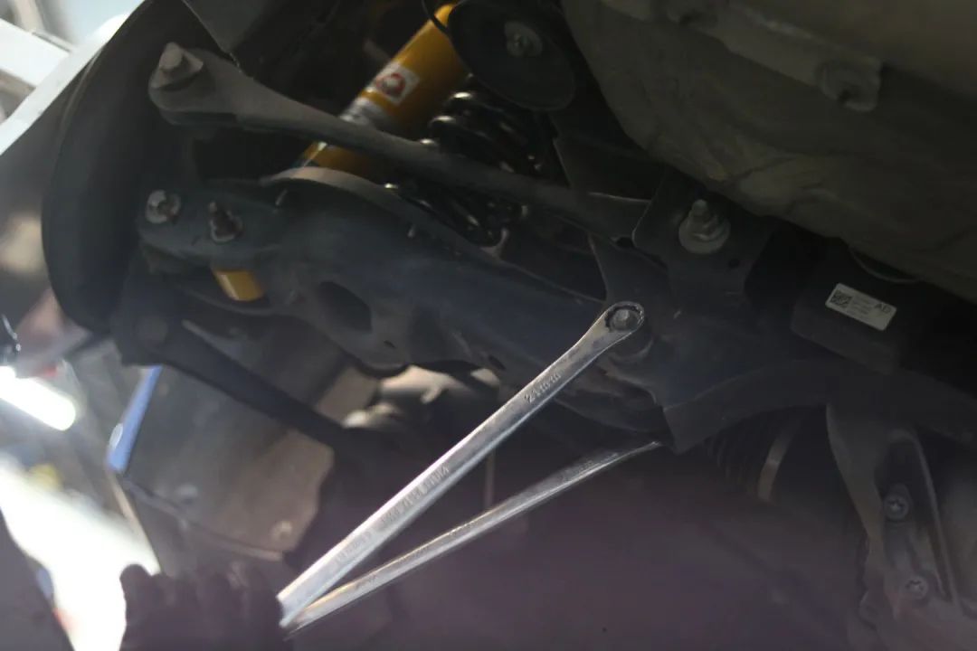 怪兽改造跑车视频,宝马f20120改装