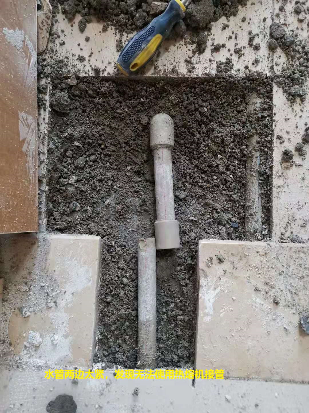 卫生间地板冒水是怎么回事,卫生间地漏冒水怎么解决