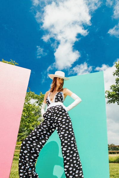 长靴配短裤奇怪穿搭,长靴配短裤怎么穿搭才好看