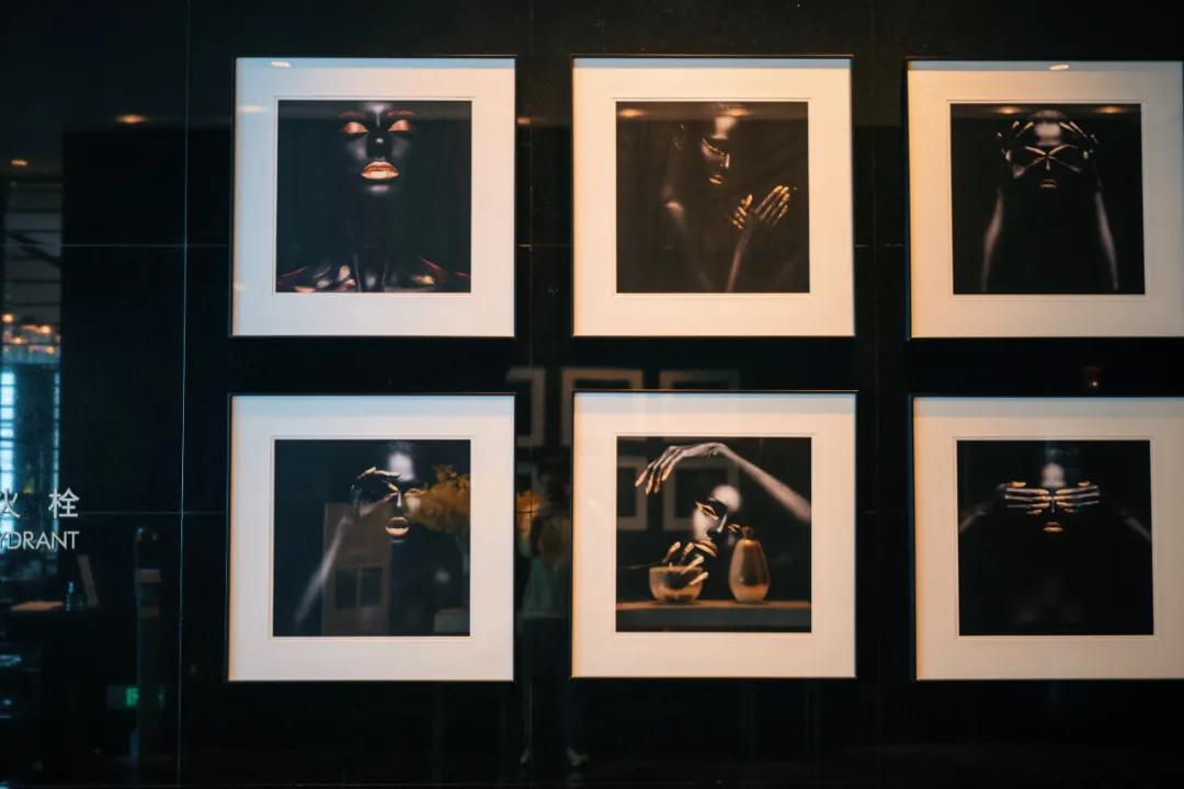 把繁华踩在脚下,将吃喝囊括周边。去长沙要住地标里