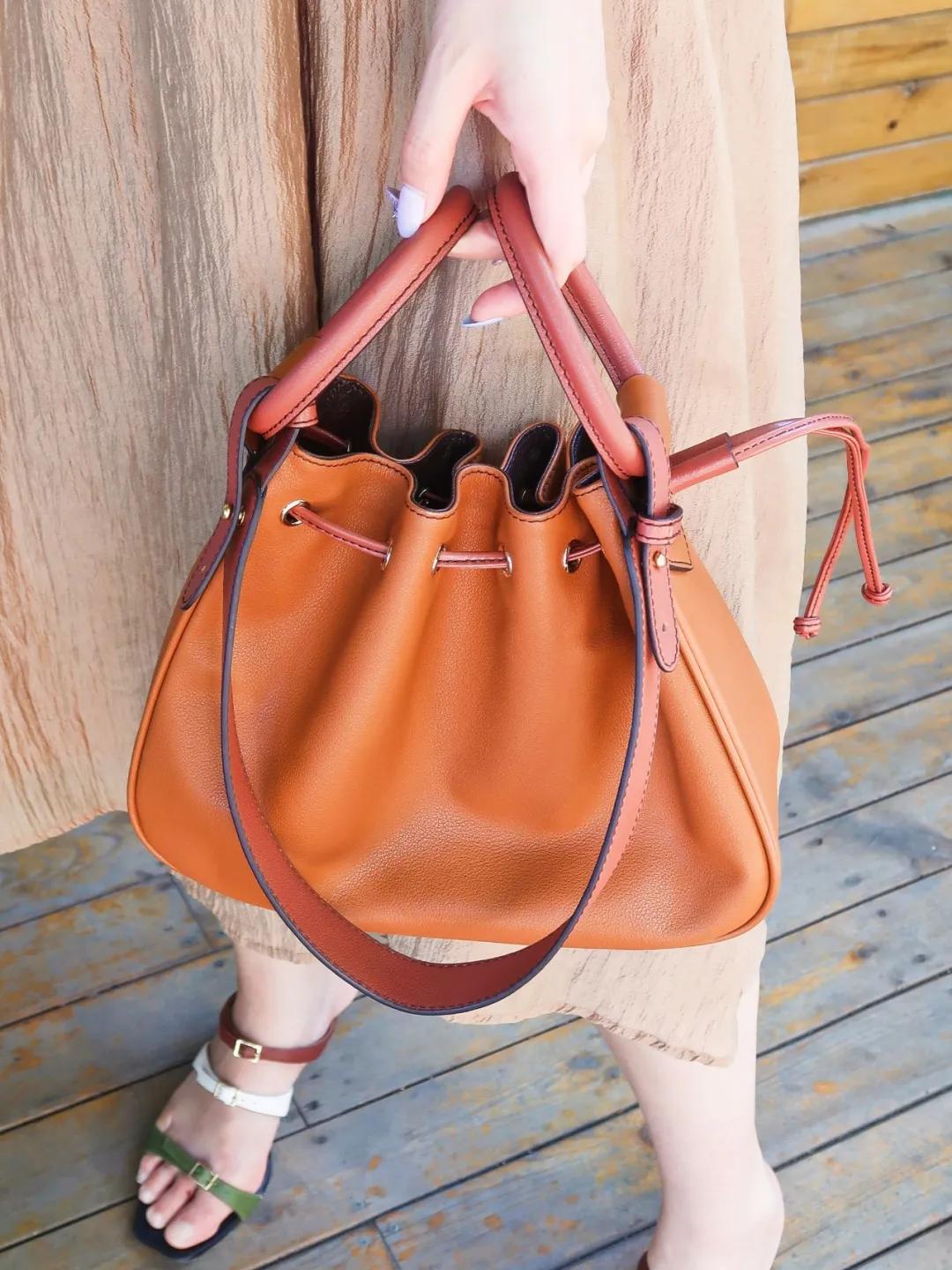 买了一大堆便宜包包,买了一个包回来发现包里有钱