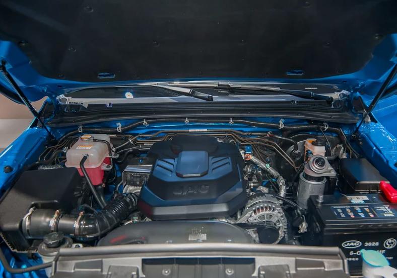 江淮t8pro是什么发动机,江淮t8pro和长城炮比较哪个好