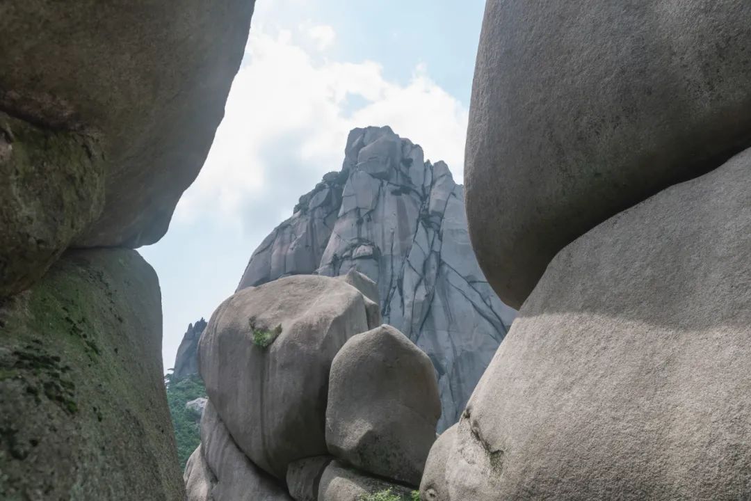 五岳中的南岳位于哪个省,九华山和天柱山哪座更值得游一游