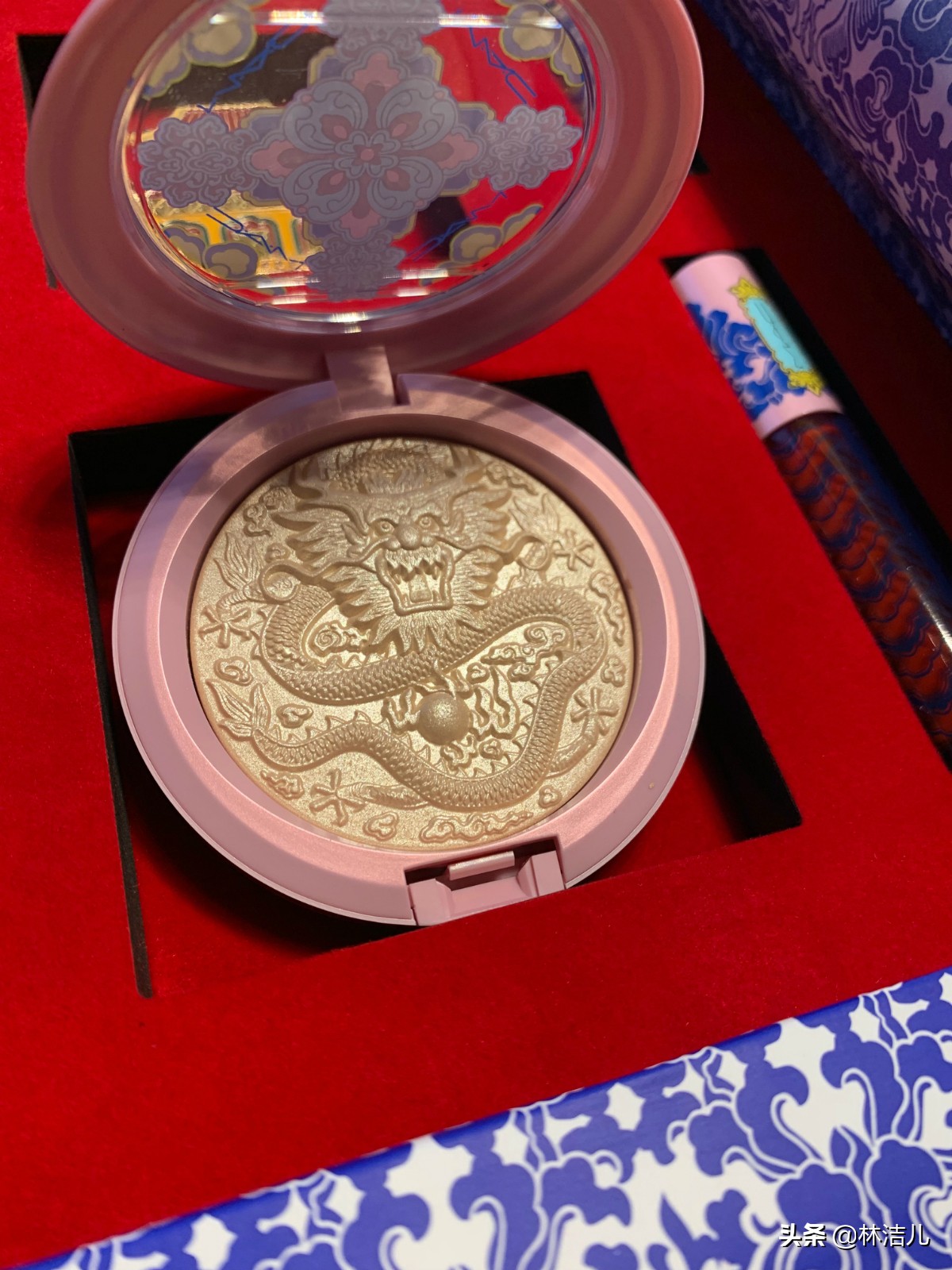 这些彩妆大牌又来搞事情了！MAC联名故宫，植村秀中国红美炸了