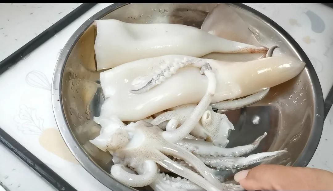 学会这几个技巧鱿鱼鲜嫩q弹,鱿鱼的几种做法肉嫩味鲜美可口