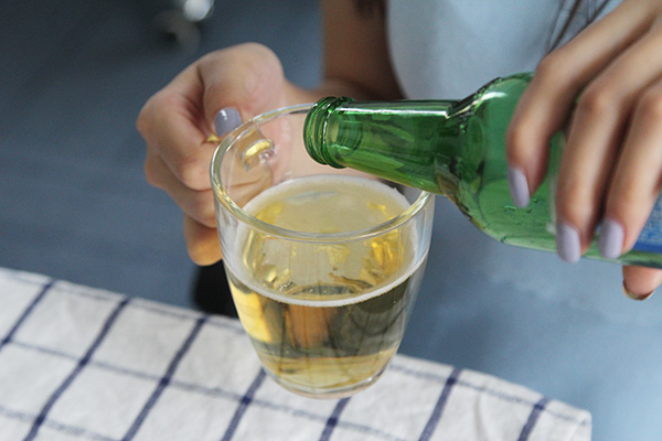 用牙齿咬开瓶盖的危害,用牙齿开瓶盖牙齿会不会痛