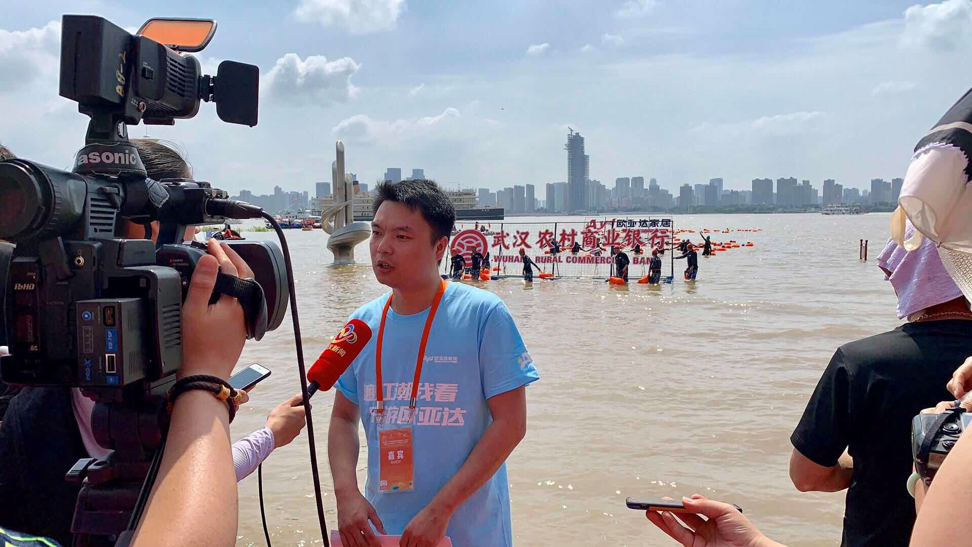 央视等媒体争相聚焦渡江节，欧亚达家居“泳士”最吸睛