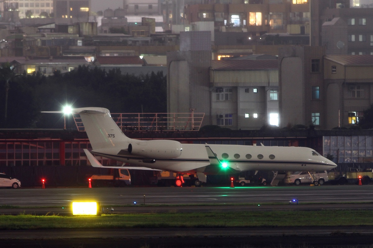 美国巴里号驱逐舰遇袭,里根号台湾海峡最新消息