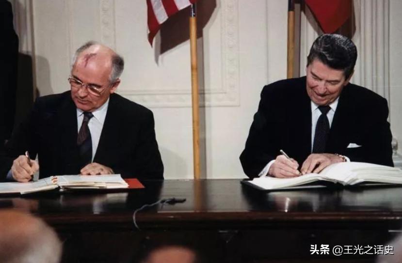 和德国纳粹不共戴天的俄罗斯，为什么有“光头纳粹”?