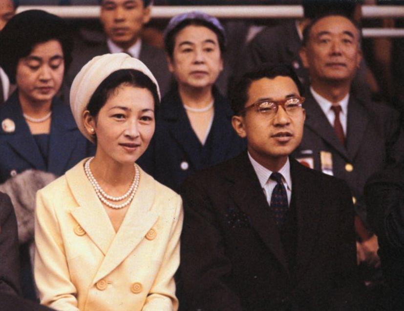 良子皇后和美智子,良子皇后有多惨