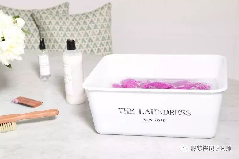 高领毛衣领口松垮怎么翻领好看,针织衣领松垮怎么缩小领口