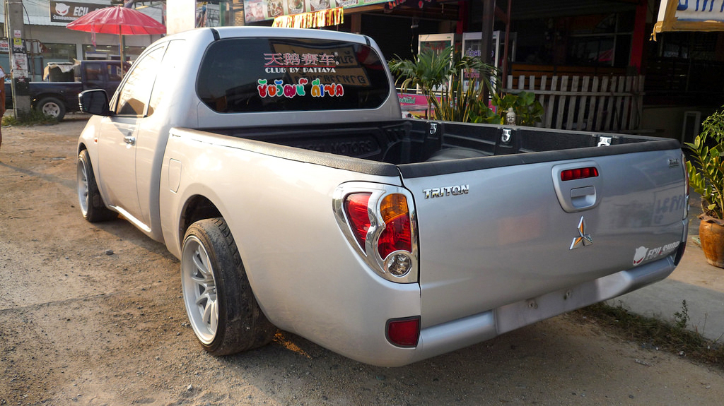 泰国风骏皮卡低趴改装,泰国丰田皮卡改装低趴