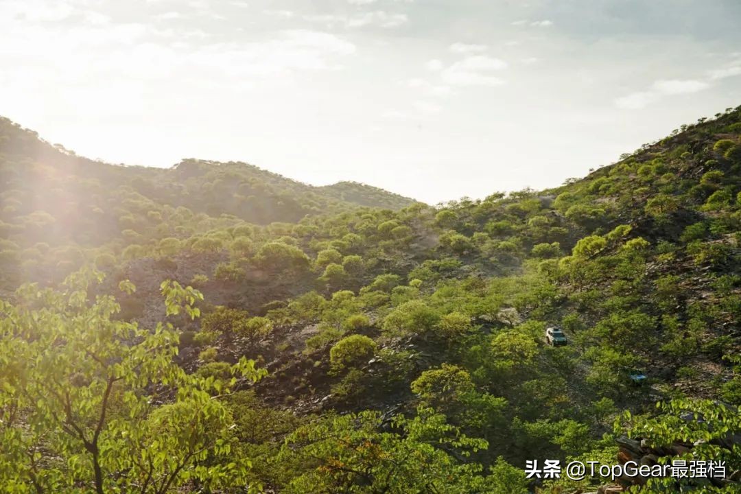 全新路虎卫士怎么样?去非洲越野试驾一下就知道啦