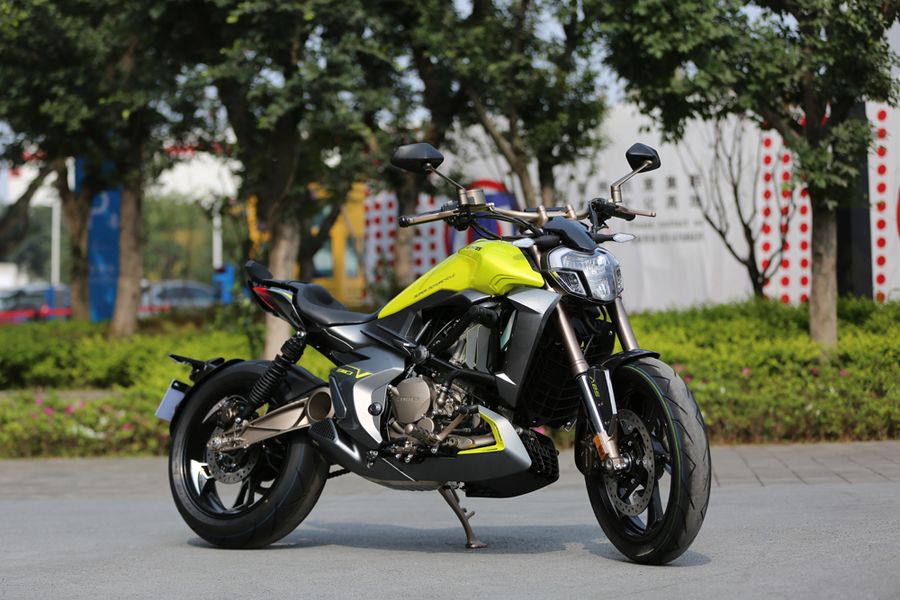 升仕310V试驾/多图:舒适好骑的运动太子车,标配ABS,全LED灯具