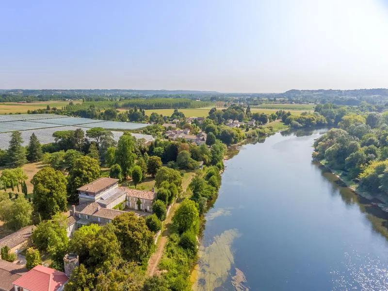 法国酒庄葡萄酒价格暴跌,法国古堡庄园甩卖房子