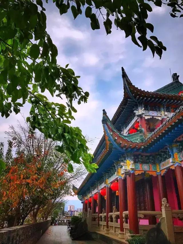 四川这座隐匿千年的古城,四川这座隐藏在喧闹中的千年古镇