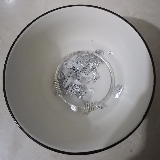 银饰变黑清洗不干净,银饰变黑后用锡纸加盐什么原理