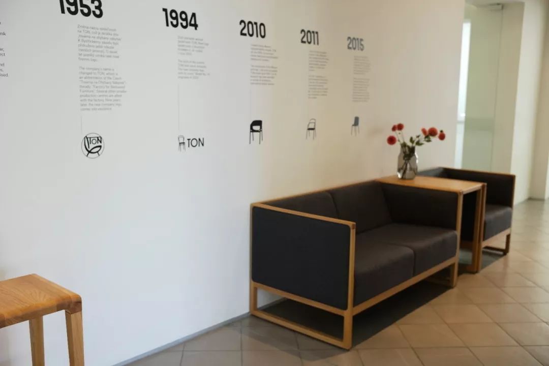 探访TON工厂看经典椅子背后的故事|疯狂24h我们去捷克干了啥?