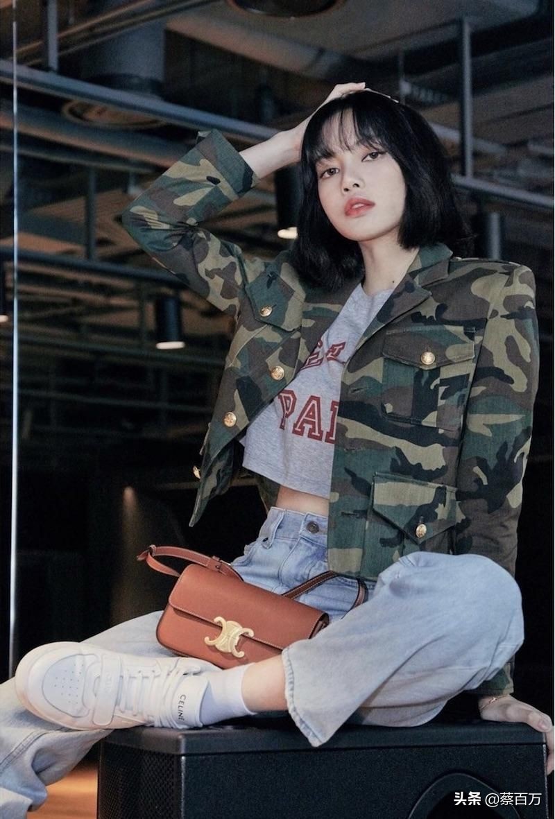 今年最火的斜挎枕头包,今年时髦精都在背的腋下包