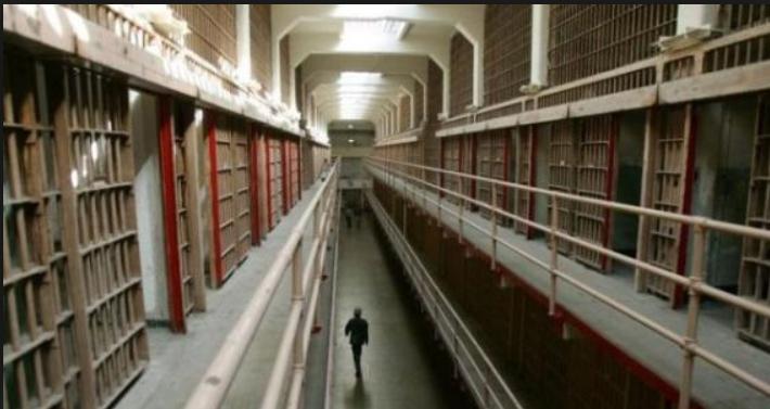 美国女狱警与囚犯发生非法性关系！自称因为爱情却依然被捕