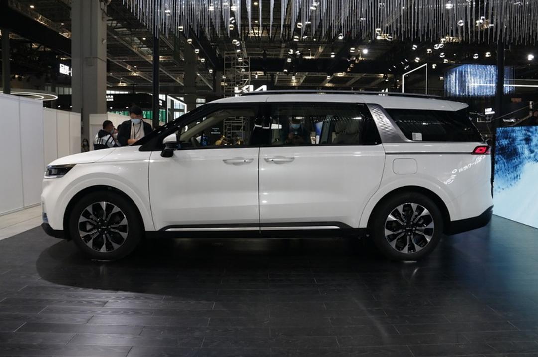 起亚嘉华和库斯途是一个车吗,起亚全新嘉华三排