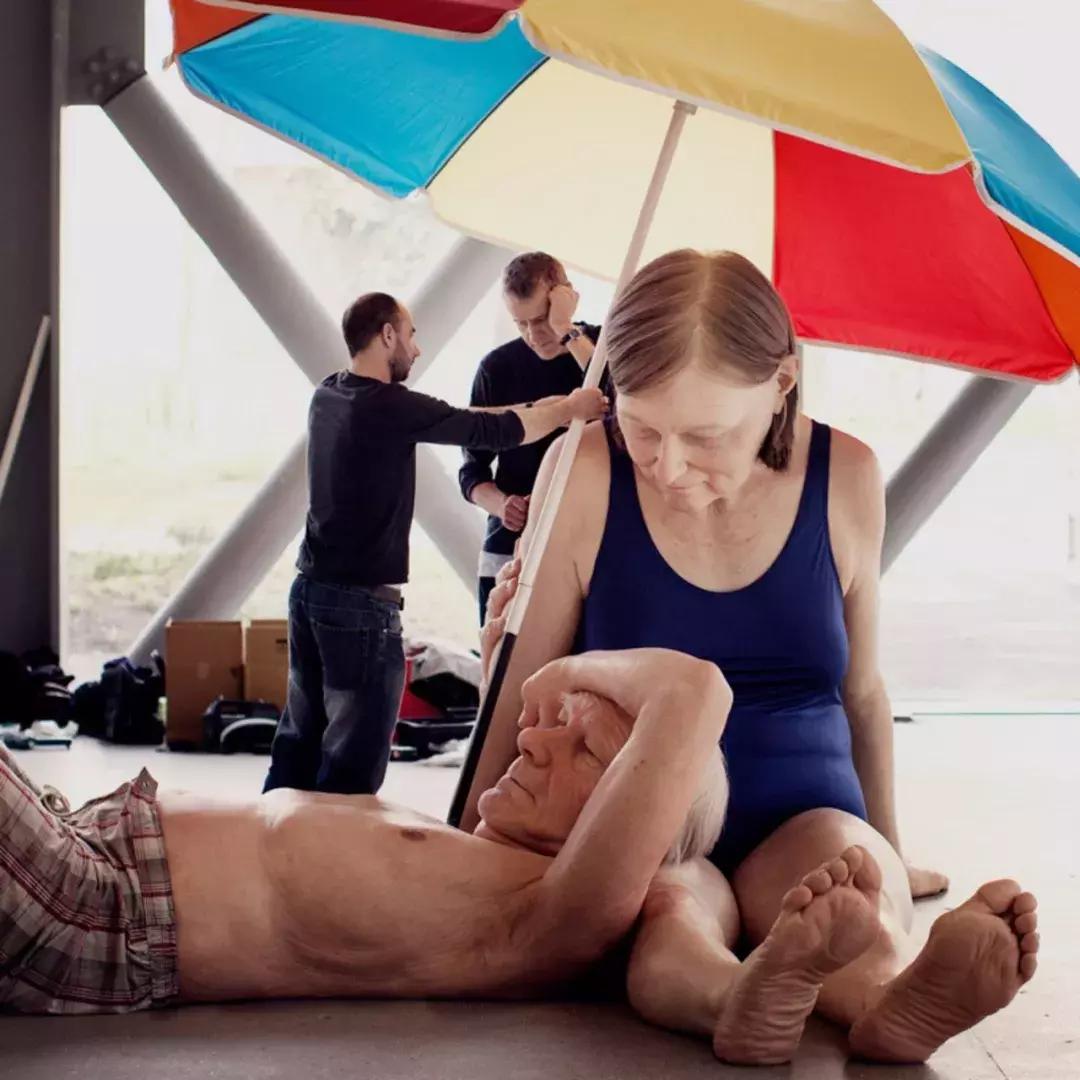 令人难以置信的活雕塑,逼真人脸雕塑视频