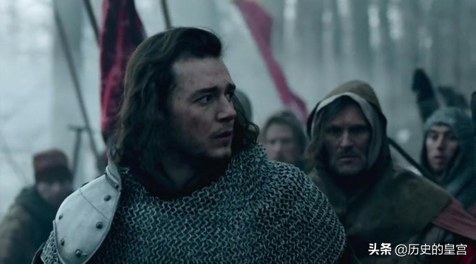 死法最惨的国王，只因他的性取向，王后把烧红的铁棒插进他的菊花