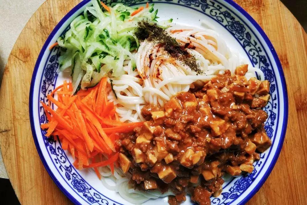 天津特色美食天津煎饼果子 (天津风味小吃三绝)