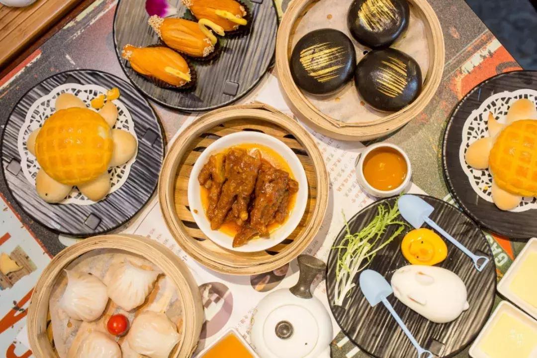 9元一个乌龟包，80+种港式茶点，这家超会卖萌的茶餐厅进门就送你