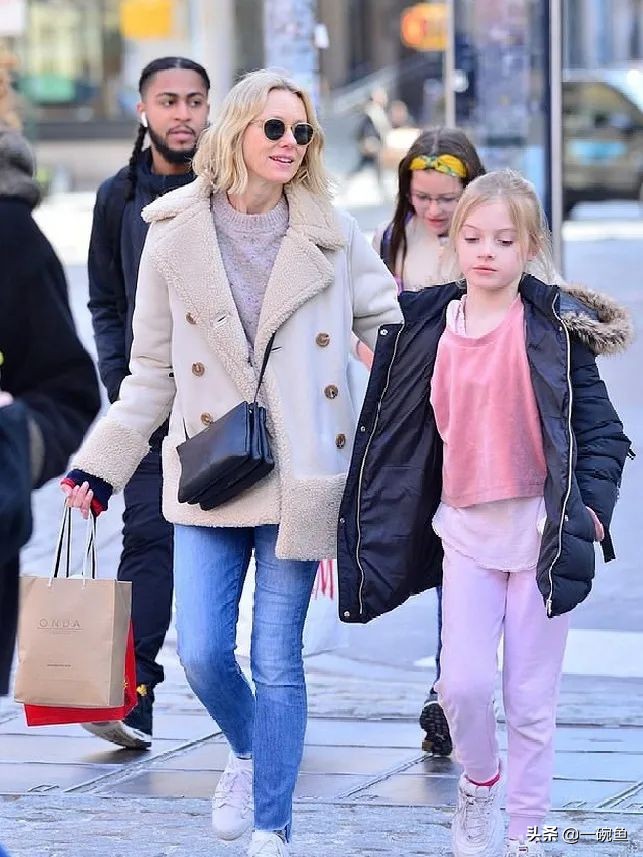 一个十几岁男孩的逆天颜值,中国12岁的逆天颜值