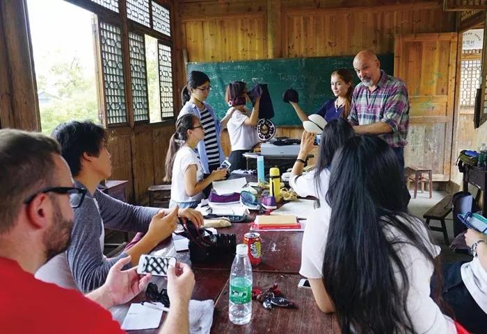 装饰杂志专访--何人可，湖南大学设计教育