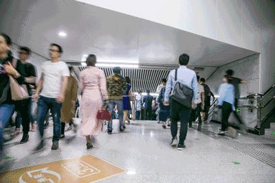 一个人在办公室的工作,静静地一个人工作