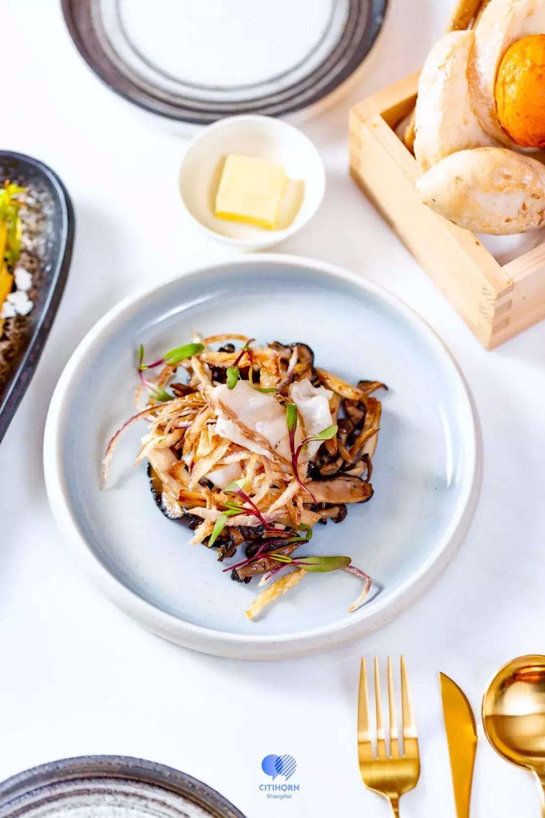 L+Mall的这家灵魂西班牙餐厅，竟要“摸黑”吃？！