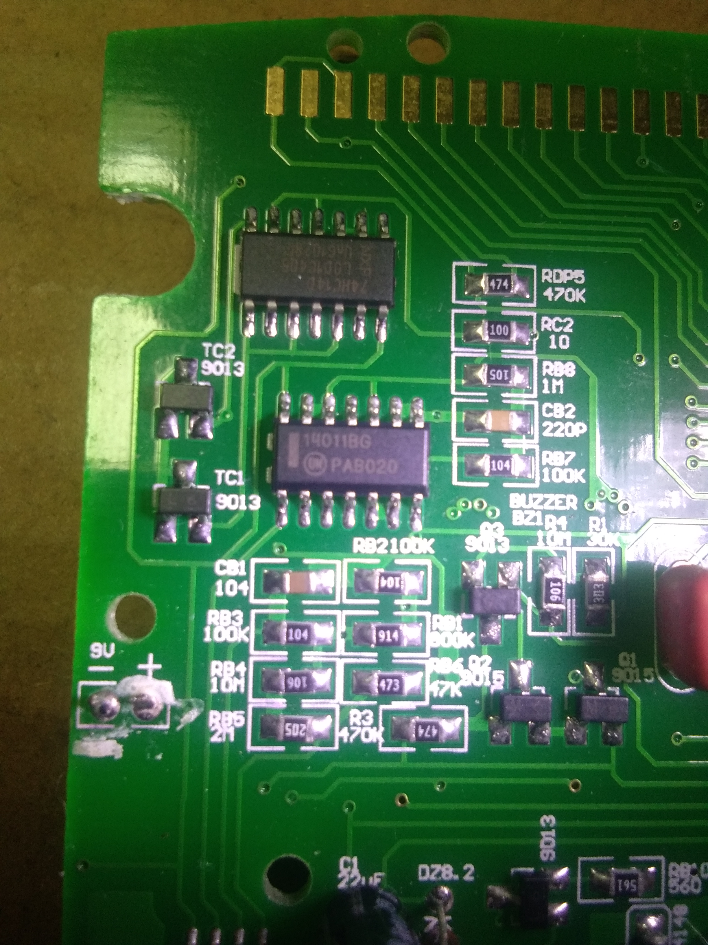 用万用表蜂鸣档测电容一直响,万用表蜂鸣器常响指示灯常亮